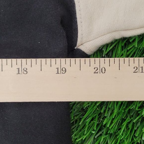 Vintage Y2K Iowa University Sweatshirt Small 19x28 Hawkeyes - Picture 5 of 15